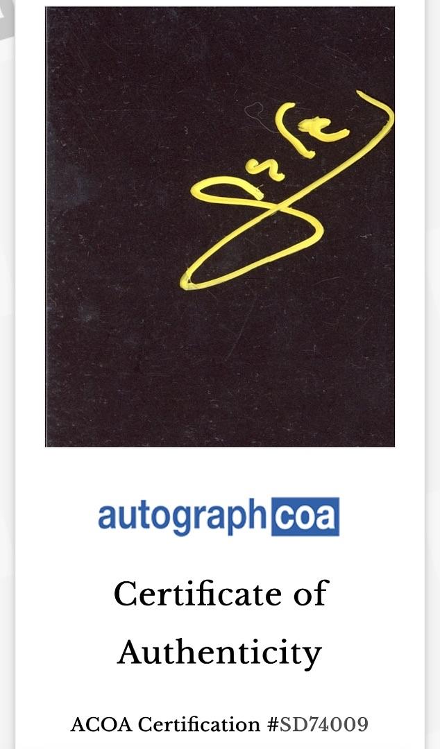 Gal Gadot Signed Funko Pop #423 (Wonder Woman) - ACOA