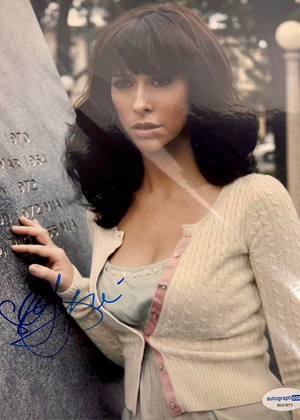 Jennifer Love Hewitt Signed 8x10 Photo (Ghost Whisperer) - ACOA