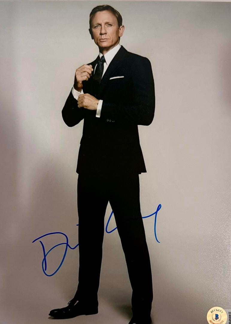 Daniel Craig Signed 8x10 Photo (James Bond) - Beckett COA #02