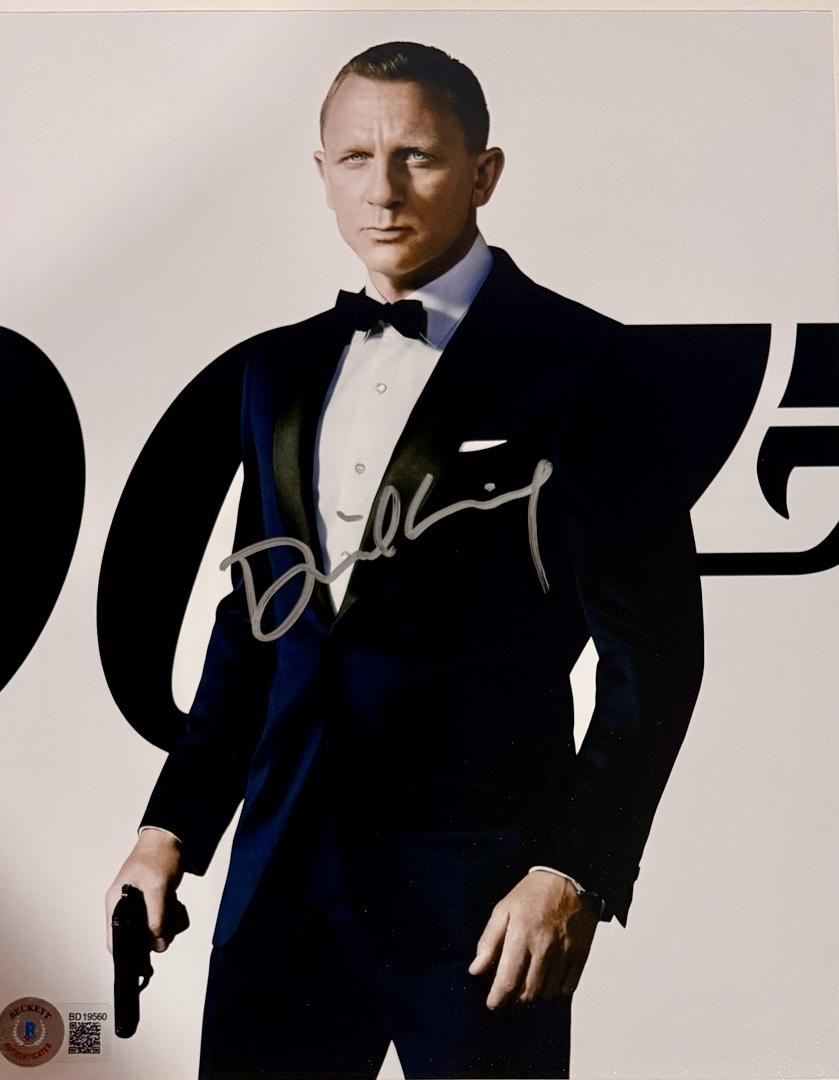Daniel Craig Signed 8x10 Photo (James Bond) - Beckett COA