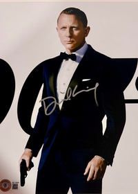 Daniel Craig Signed 8x10 Photo (James Bond) - Beckett COA