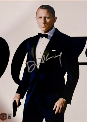 Daniel Craig Signed 8x10 Photo (James Bond) - Beckett COA