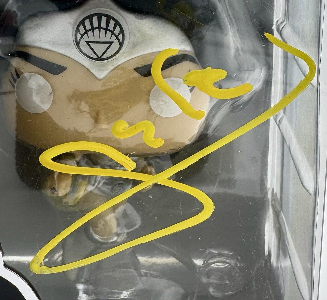 Gal Gadot Signed Funko Pop #423 (Wonder Woman) - ACOA