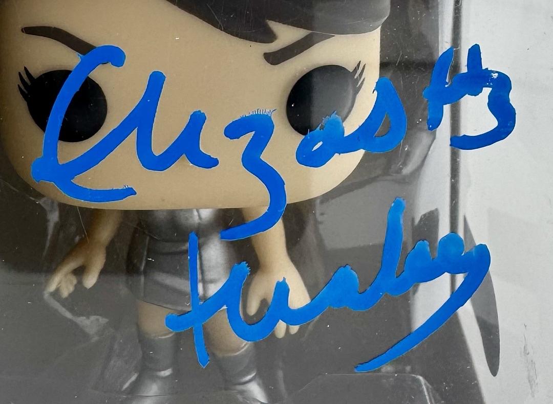 Elizabeth Hurley Signed Funko Pop #645 Vanessa Kensington (Austin Powers)  - Beckett COA