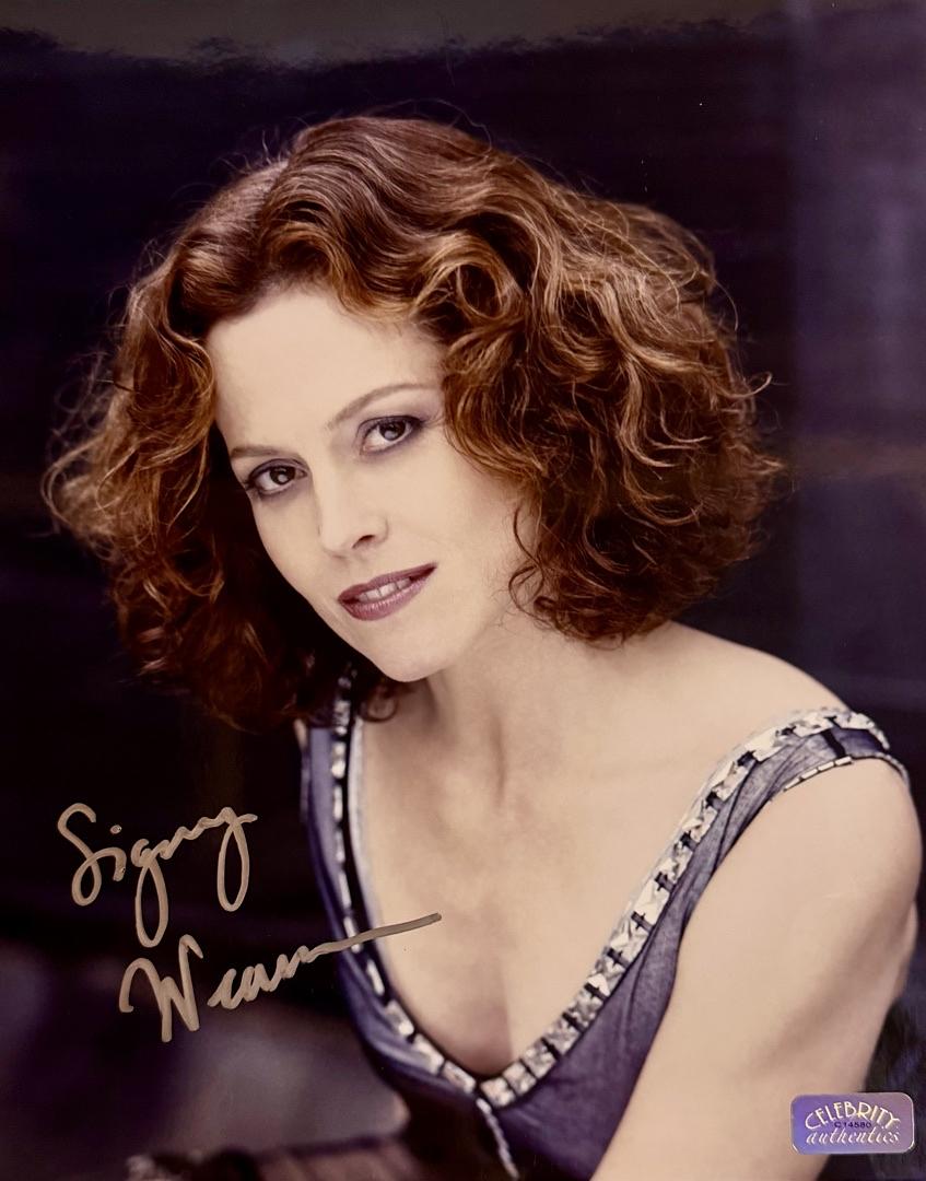 Sigourney Weaver Signed 8x10 Photo - Celebrity Authentics