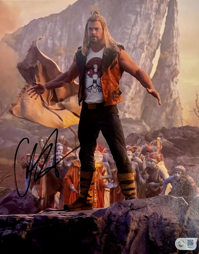 Chris Hemsworth Signed 11x14 Photo (Thor Love & Thunder) - SWAU #01