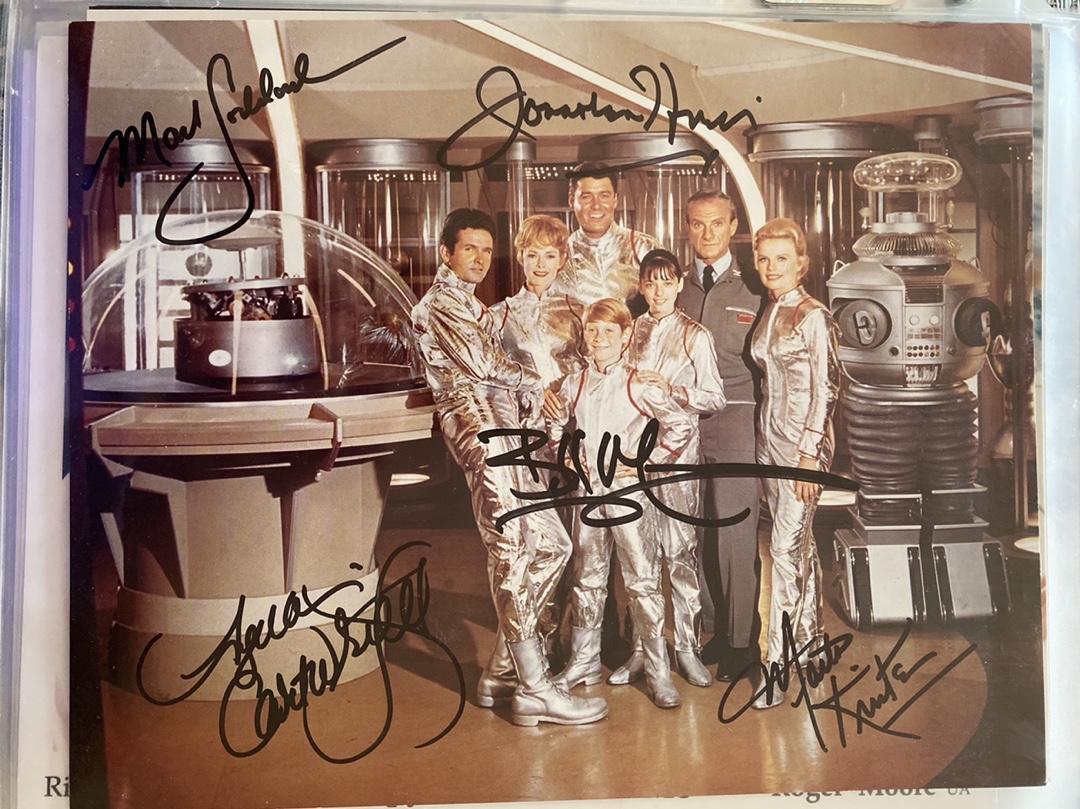 Lost in Space Cast Signed 8x10 (Goddard, Harris, Cartwright, Kristen & Mummy) - Beckett COA